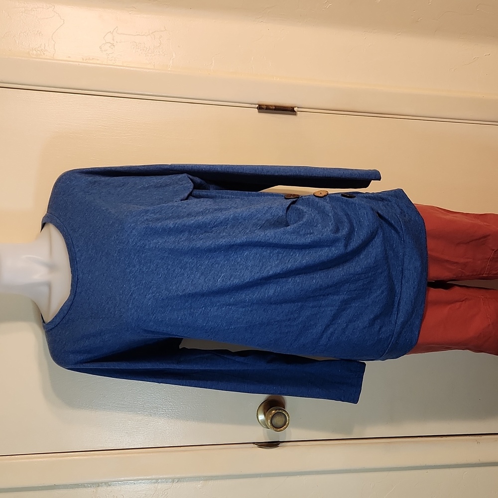 Women's XL 3/4 Sleeve Top With 3 Decorative Wood-Like Buttons  Heather Blue